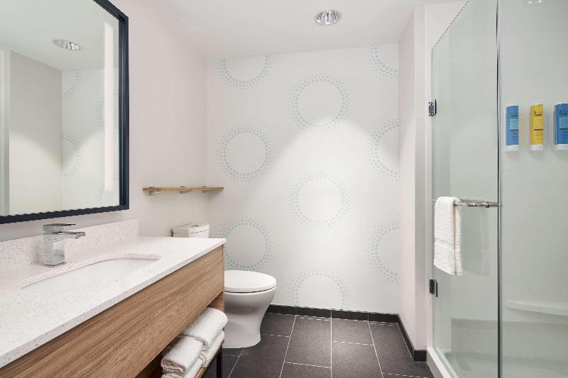 Номер Стандарт Адаптированный для Инвалидов, Tru By Hilton Ft. Lauderdale Airport