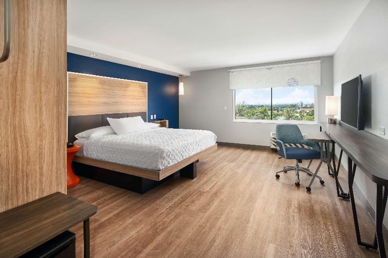Номер Стандарт Кровать Кинг Адаптированный для Инвалидов, Tru By Hilton Ft. Lauderdale Airport