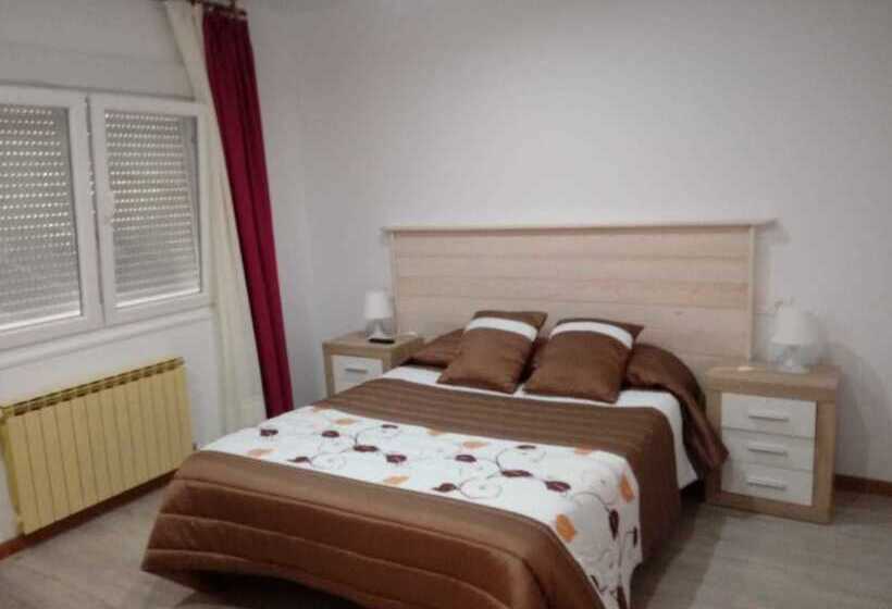 스탠다드 트리플 룸, Hostal Montreal
