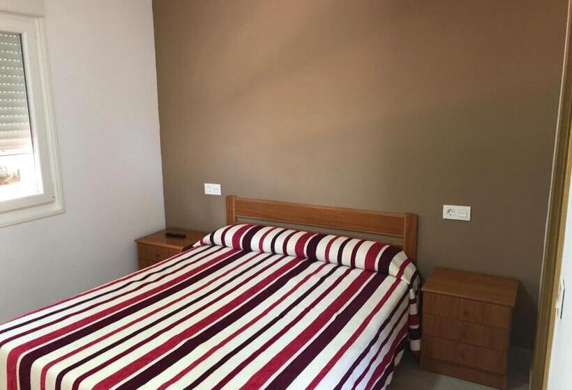 스탠다드 트리플 룸, Hostal Montreal
