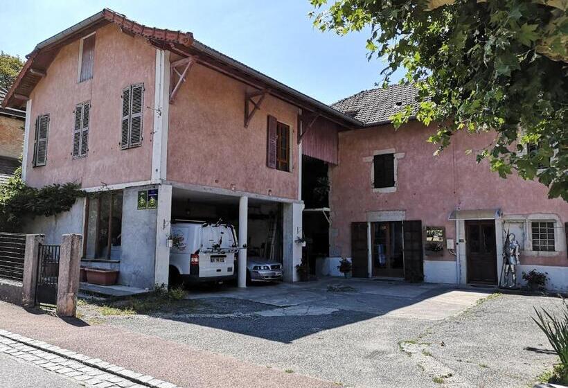 Номер Стандарт Вид на Сад, J&g House