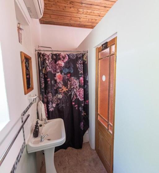 Номер Стандарт Вид на Сад, Leo Guest House