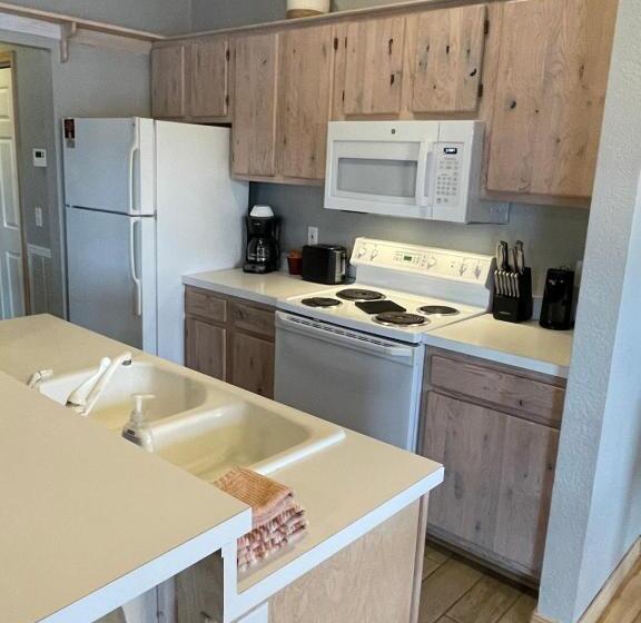 1 Bedroom Apartment Lake View, Crown Lake Resort & Spa