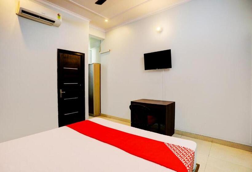 Triple Classic Room, Oyo 29308 Virasat Shaheed Path Inn