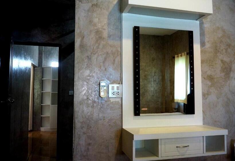 Семейный Номер, Nawiengkae Riverview Resort