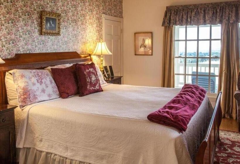 Трехместный Номер Стандарт с Балконом, Rose Hill Retreat Aaa Four Diamond Inn