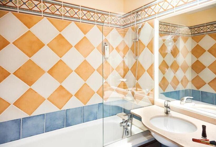 Четырехместный Номер Стандарт, Ibis Styles Arles Palais Des Congrès
