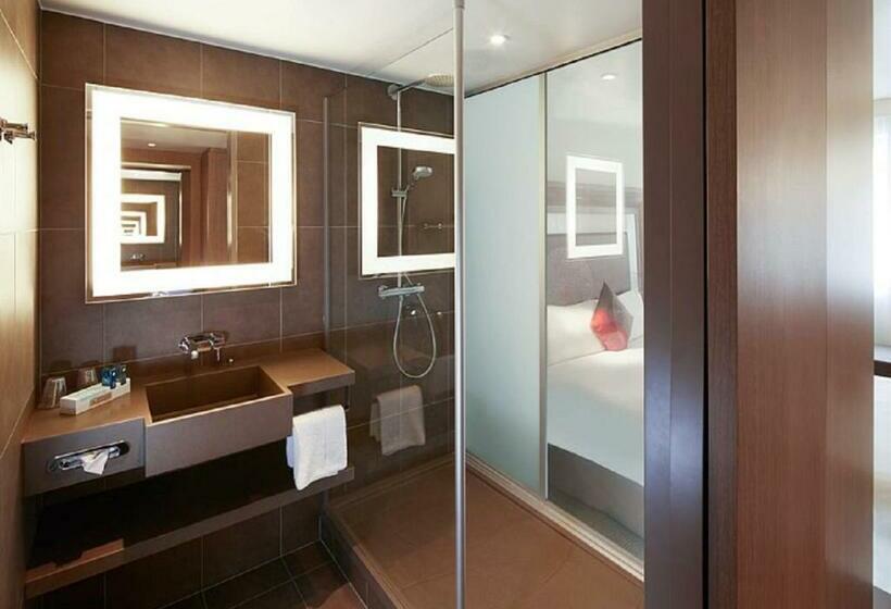 Номер Superior, Novotel London Tower Bridge