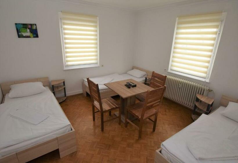 基本三人间, Nürtingen Zimmer