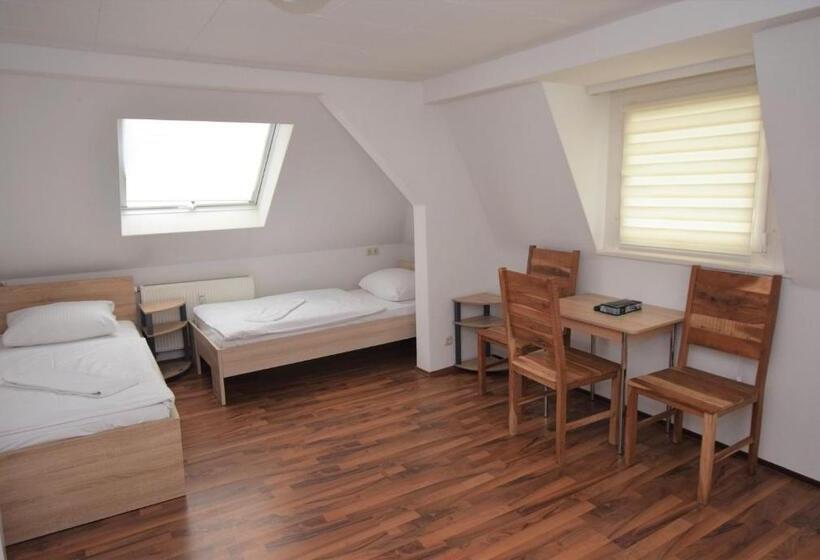 基本三人间, Nürtingen Zimmer