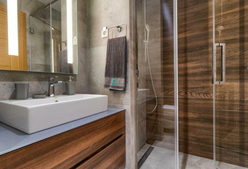 آپارتمان 1 خوابه با چشم‌انداز, Kalman Spa&gym