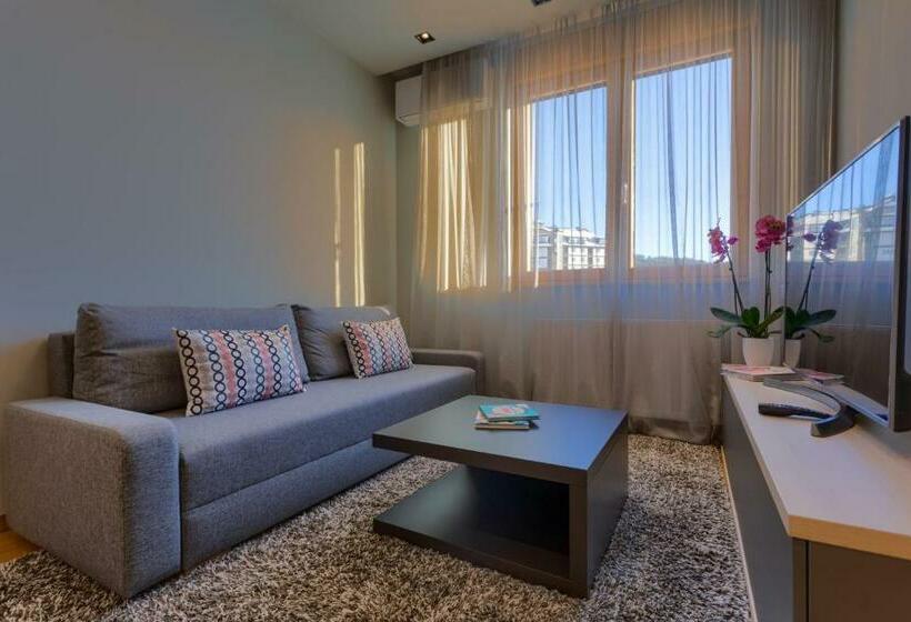 آپارتمان 1 خوابه با چشم‌انداز, Kalman Spa&gym