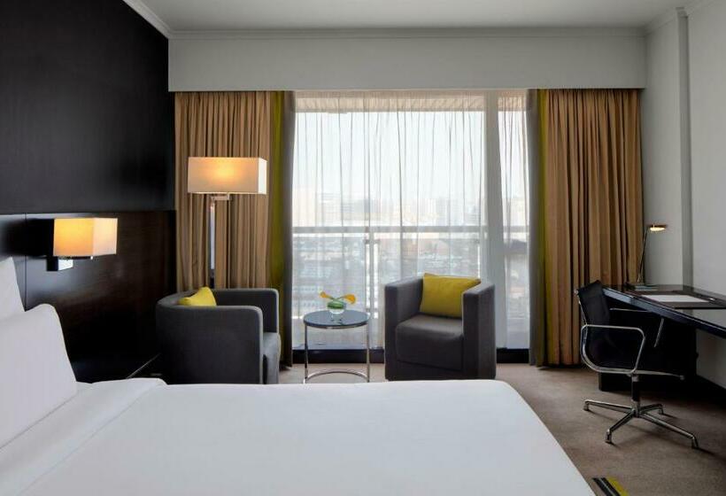 Номер Superior, Pullman Dubai Creek City Centre