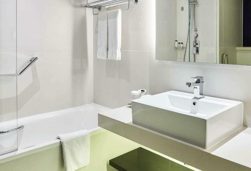 Номер Superior, Pullman Dubai Creek City Centre