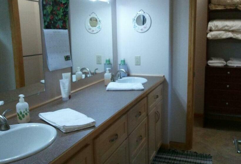 스위트 킹사이즈 침대, Glacier Creek Lodging