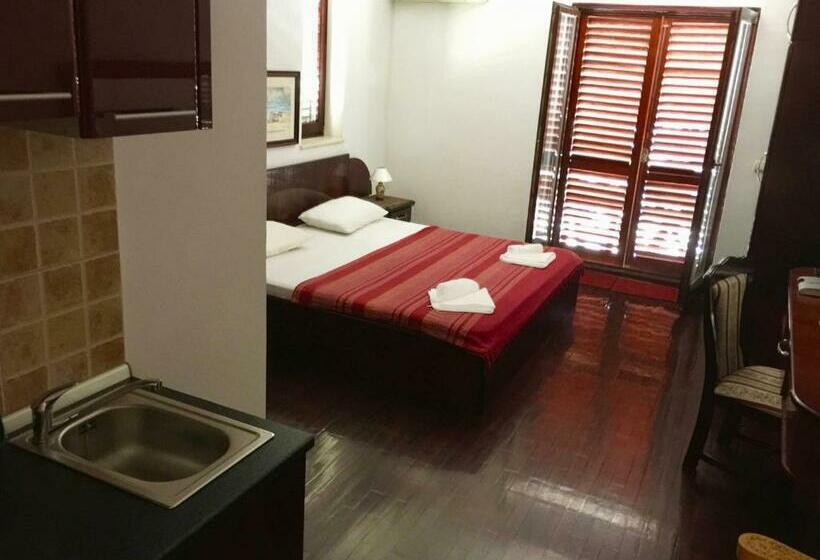 اتاق راحتی با چشم‌انداز دریا, Villa Sara Guesthouse