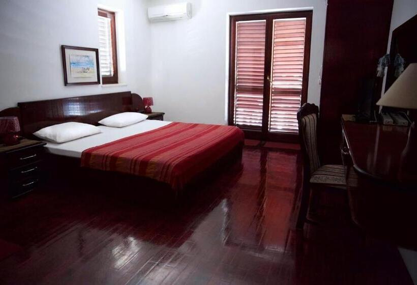 اتاق راحتی با چشم‌انداز دریا, Villa Sara Guesthouse