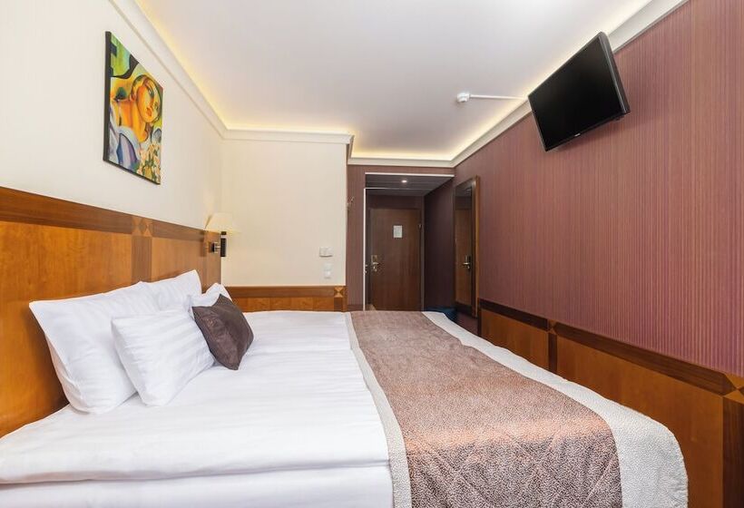 Номер Стандарт, Carlton Hotel Buda Castle