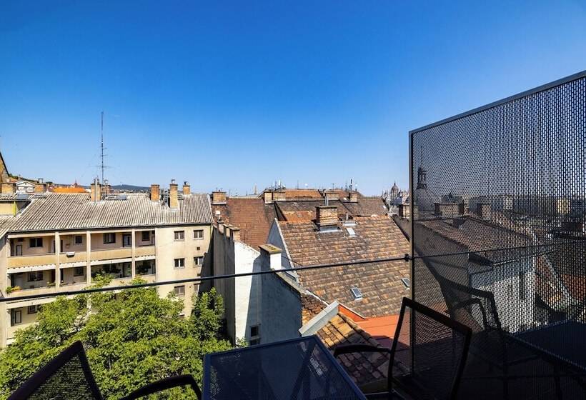 Номер Стандарт с Балконом, Carlton Hotel Buda Castle