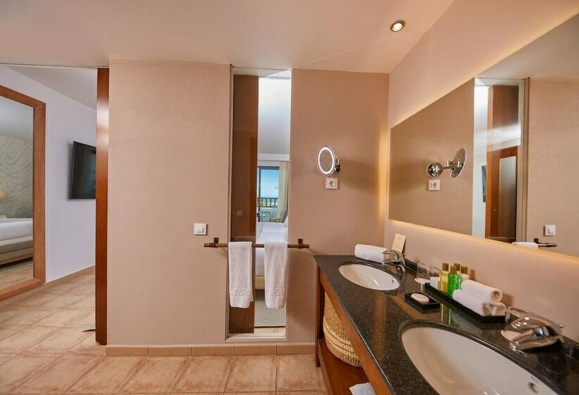 חדר סטנדרט נוף לים עם מרפסת, Secrets Lanzarote Resort & Spa   Adults Only