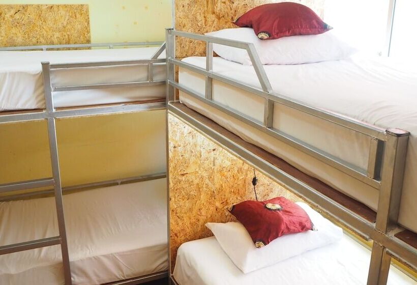 共用房间的床, Chaokoh Dorm Room