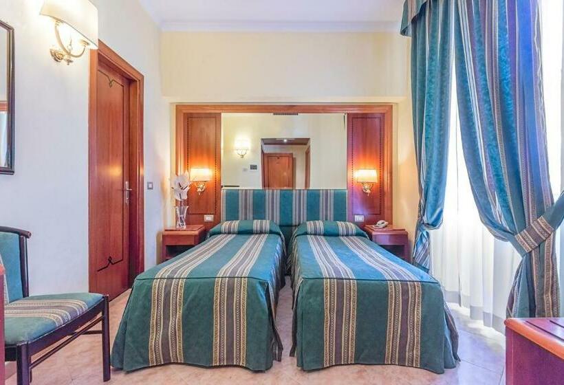 Habitación Estándar, Raeli Hotel Lux