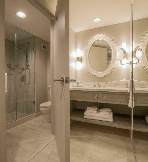 מיטת קינג בסוויטה, Universal's Loews Royal Pacific Resort