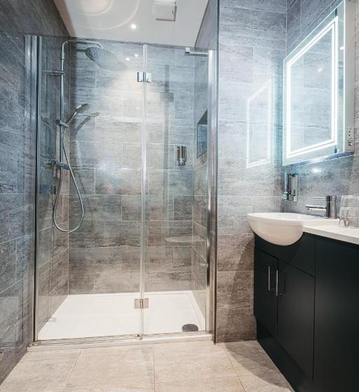 غرفة قياسية, Glaramara