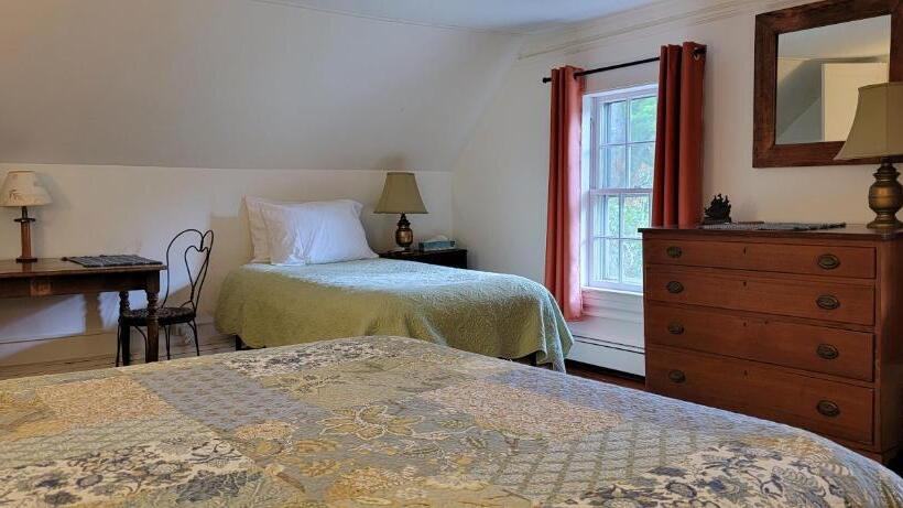 Номер Стандарт, Hawks House Inn