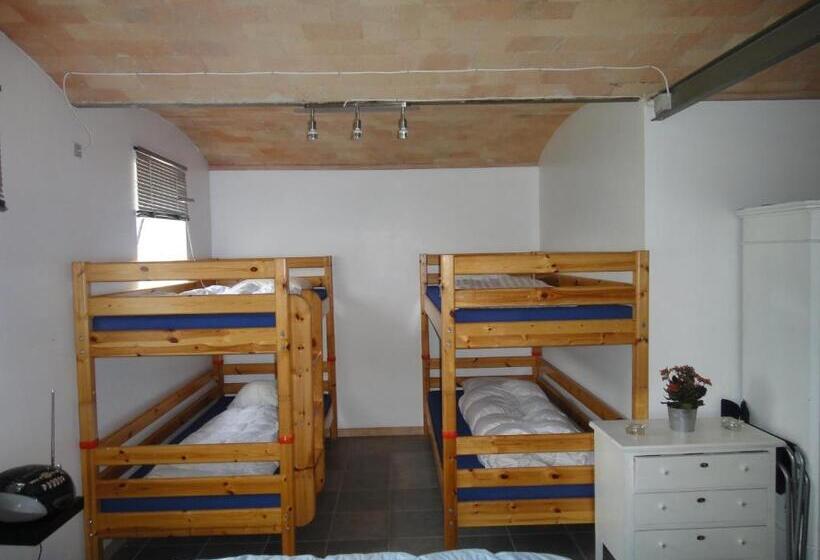 Семейный Номер Совместный Санузел, Nordkap Farm Holiday & Hostel