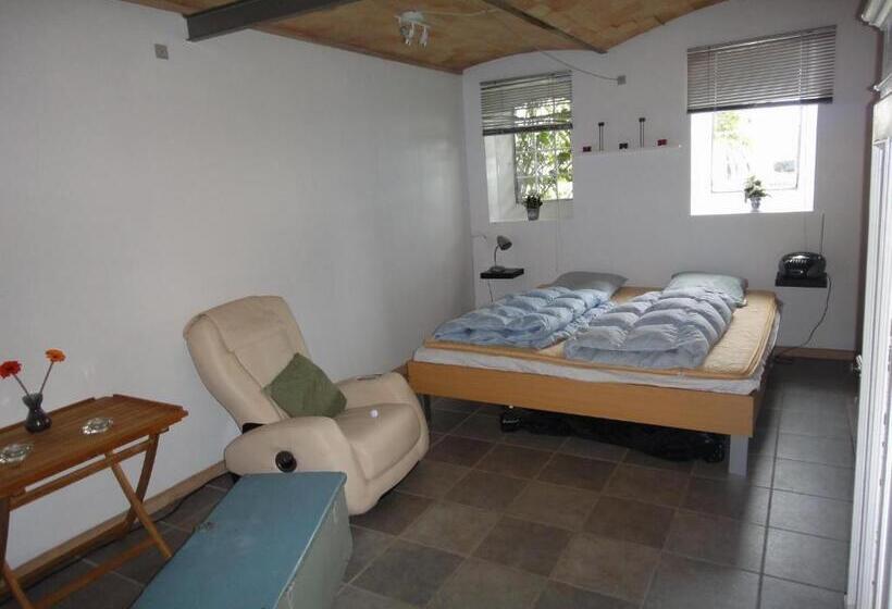 Семейный Номер Совместный Санузел, Nordkap Farm Holiday & Hostel