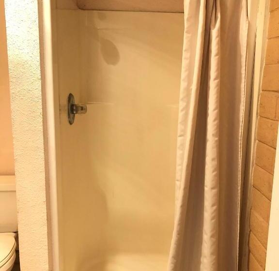 Номер Стандарт, Deluxe Inn Motel