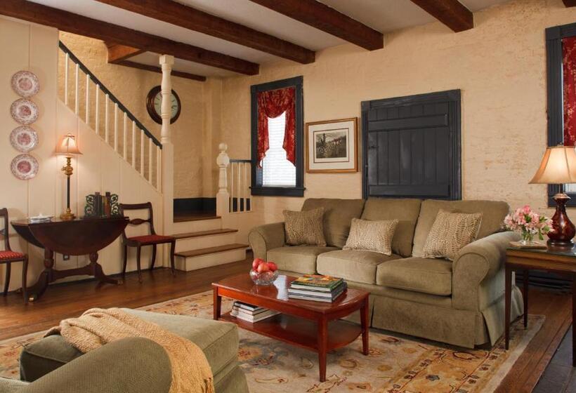 Люкс Deluxe Кровать Кинг, The Inn & Tavern At Meander