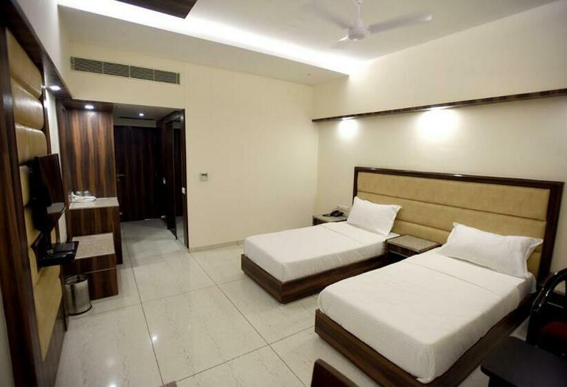 Номер Deluxe, Sach Regency
