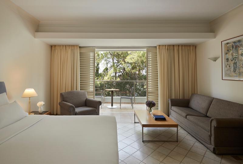 بانگلوی استاندارد, Amus Hotel & Spa