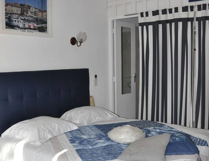 Номер Стандарт с Террасой, Hôtel Les Mimosas