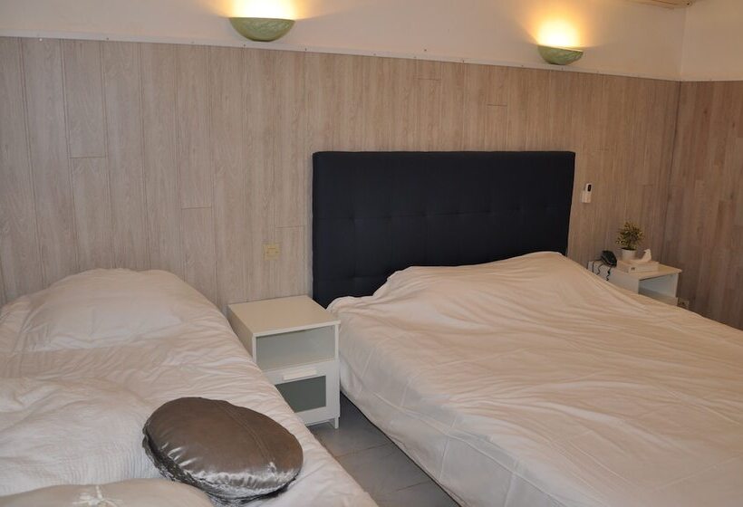 Семейный Номер, Hôtel Les Mimosas