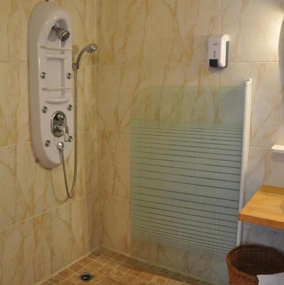 Студия Стандарт, Hôtel Les Mimosas