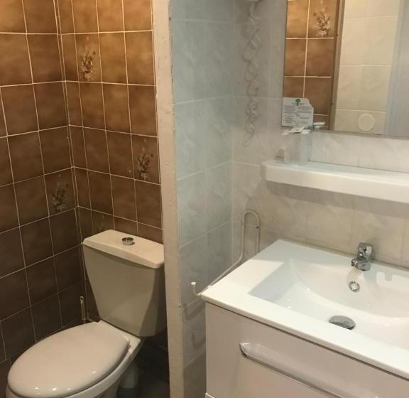 Трехместный Номер Базовый, Hôtel Les Mimosas