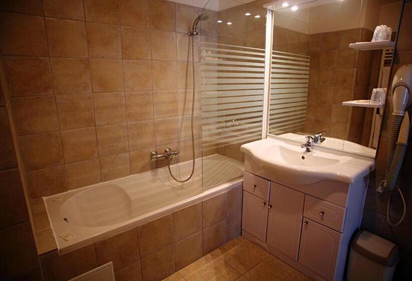 Номер Стандарт, Le Petit Manoir Logis