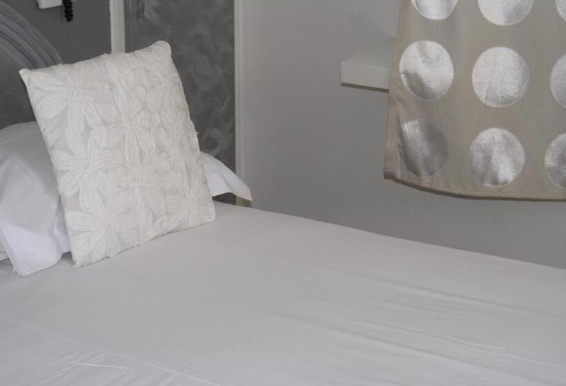 Номер Стандарт, Le Petit Manoir Logis