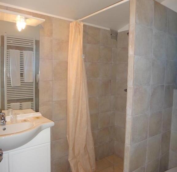 Номер Стандарт Трехместный, Le Petit Manoir Logis