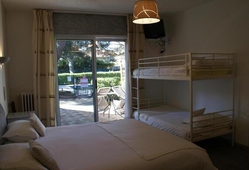 Четырехместный Номер Стандарт, Le Petit Manoir Logis