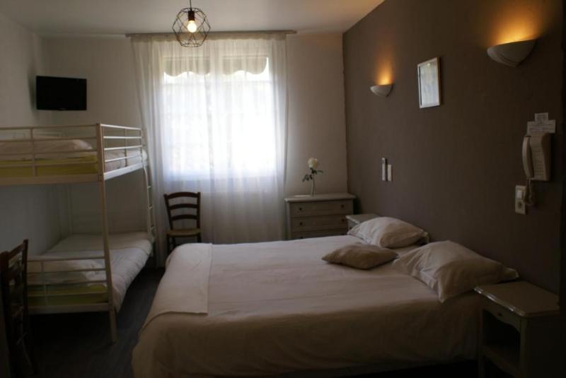 Четырехместный Номер Стандарт, Le Petit Manoir Logis