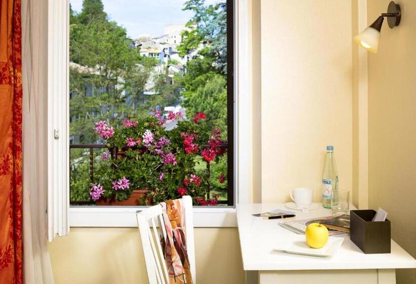 اتاق کلاسیک, Logis Hôtel Restaurant Les Cèdres