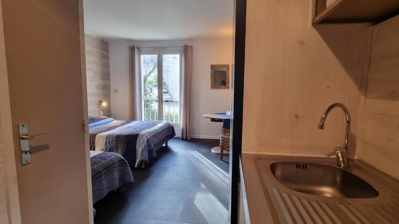 스탠다드 스튜디오 더블 침대, Logis Hôtels Le Saint Marc