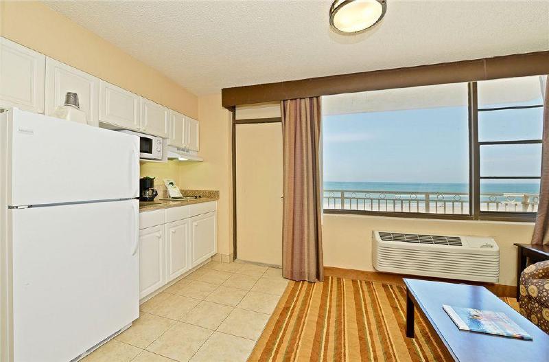 Номер Стандарт с Балконом, Rushhh Daytona Beach, Tapestry Collection By Hilton