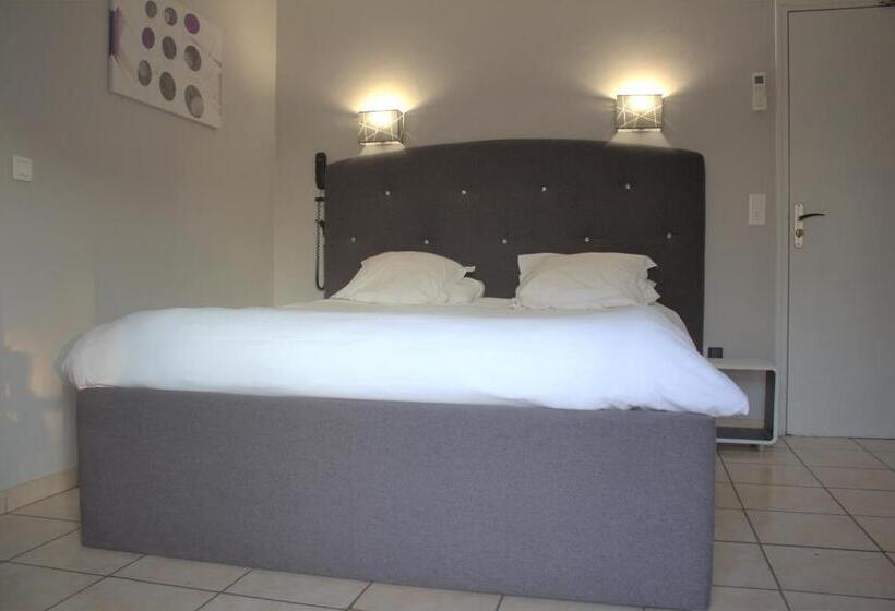 Номер Стандарт, Logis Hôtel Le Clement V