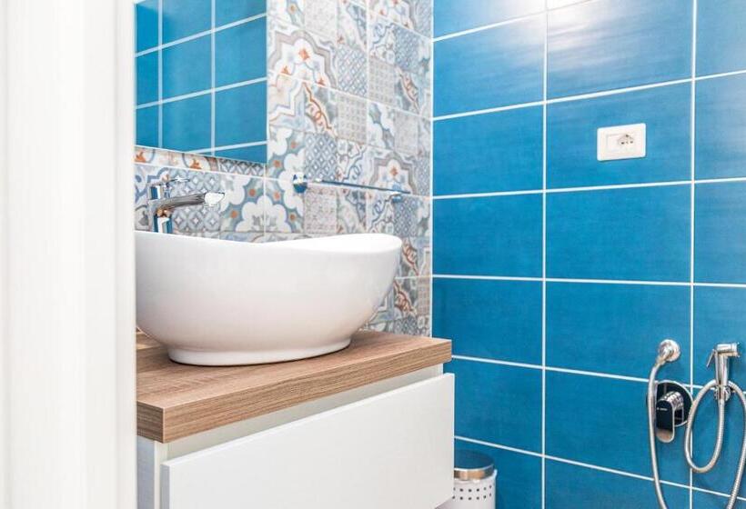 اتاق خانوادگی, Acquazzurra Affittacamere