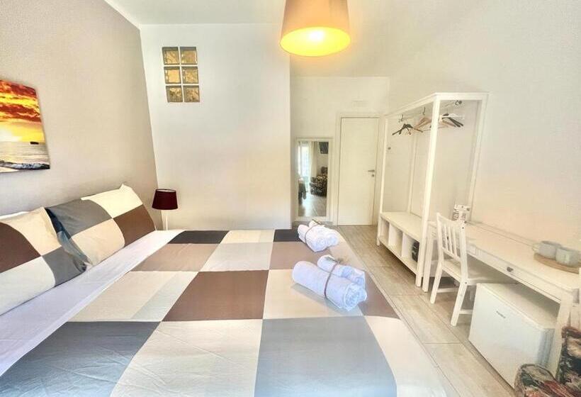 اتاق لوکس با بالکن و چشم‌انداز دریا, A Casa Dei Bruno B&b